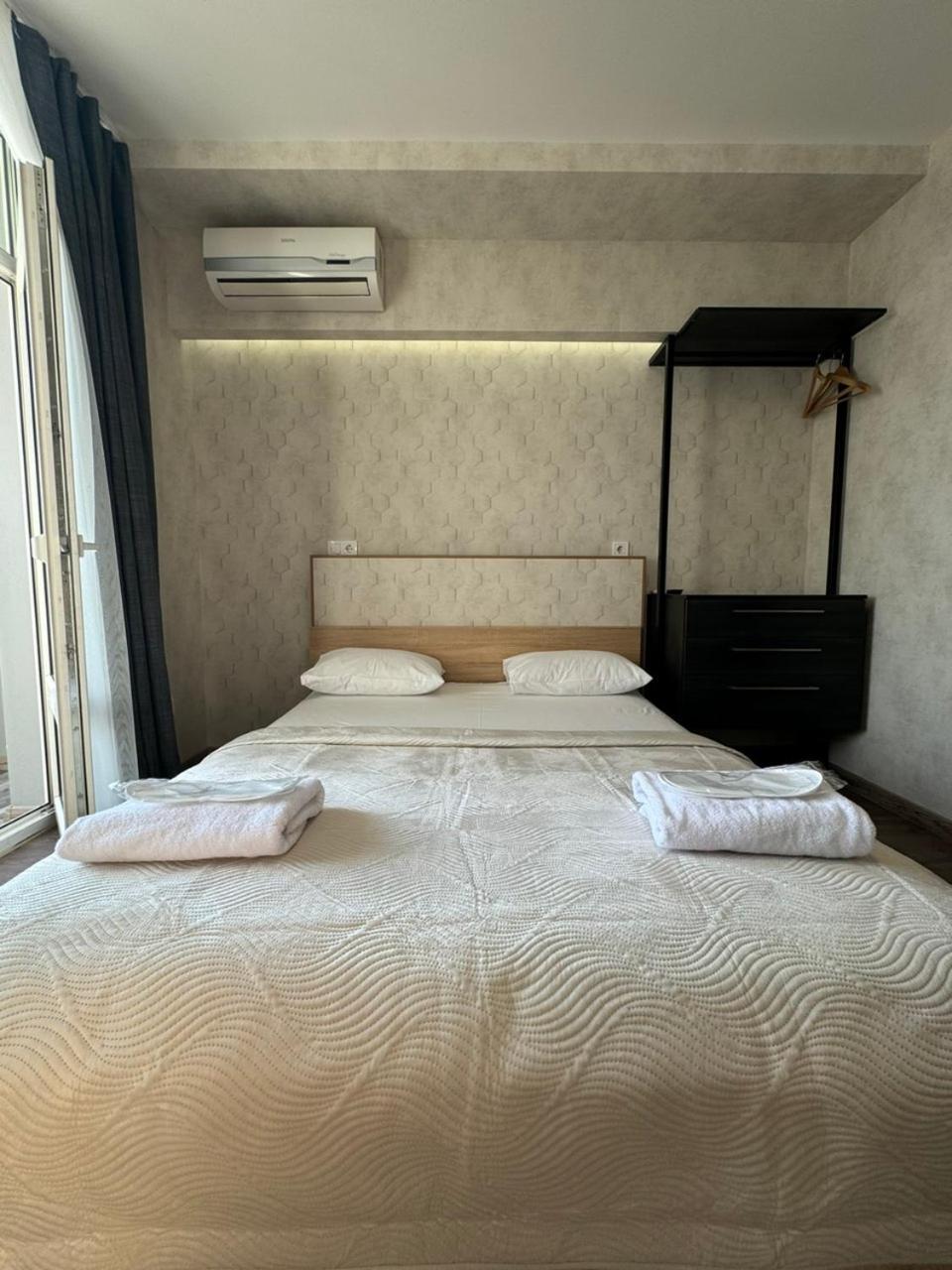 Solo Apartment Virmenska Kiev Dış mekan fotoğraf